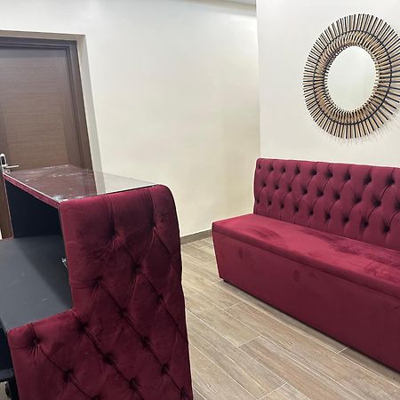 Hostal “ Infantas” Madrid Eksteriør billede