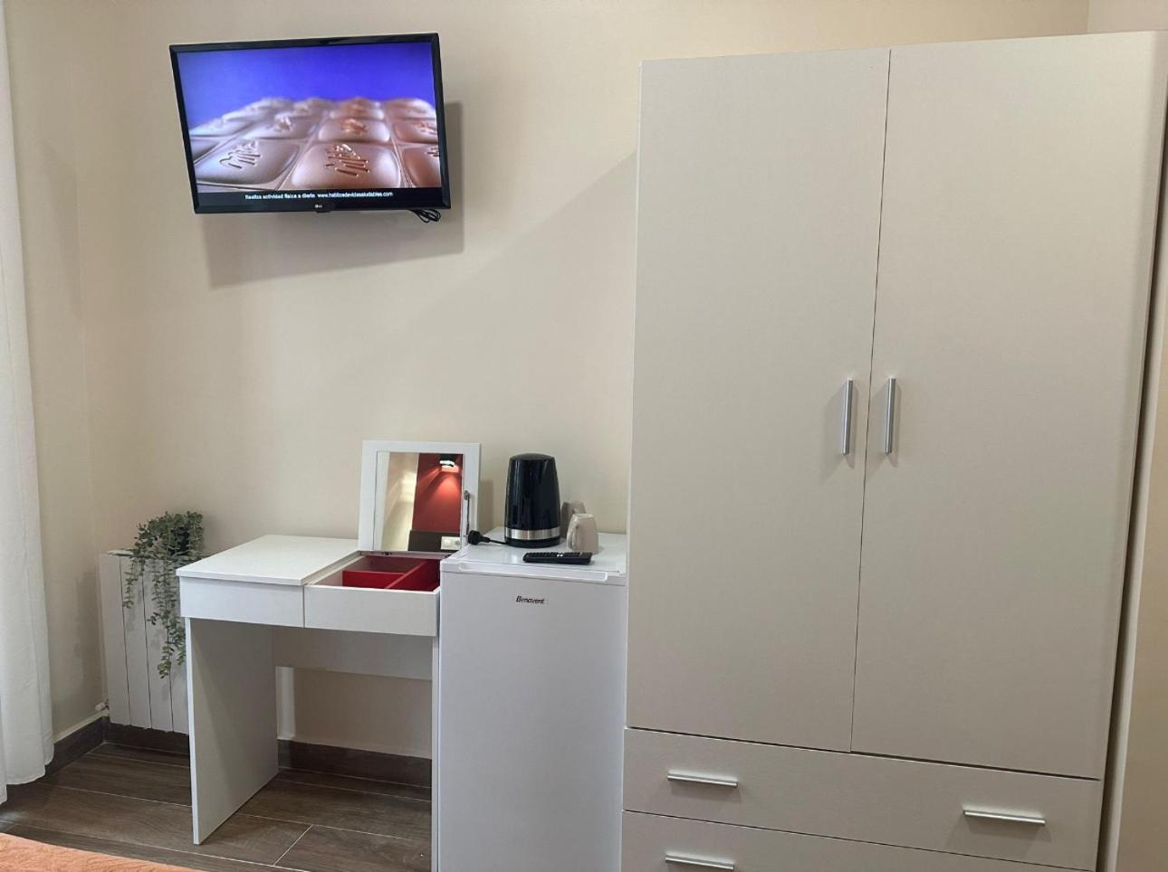 Hostal “ Infantas” Madrid Eksteriør billede