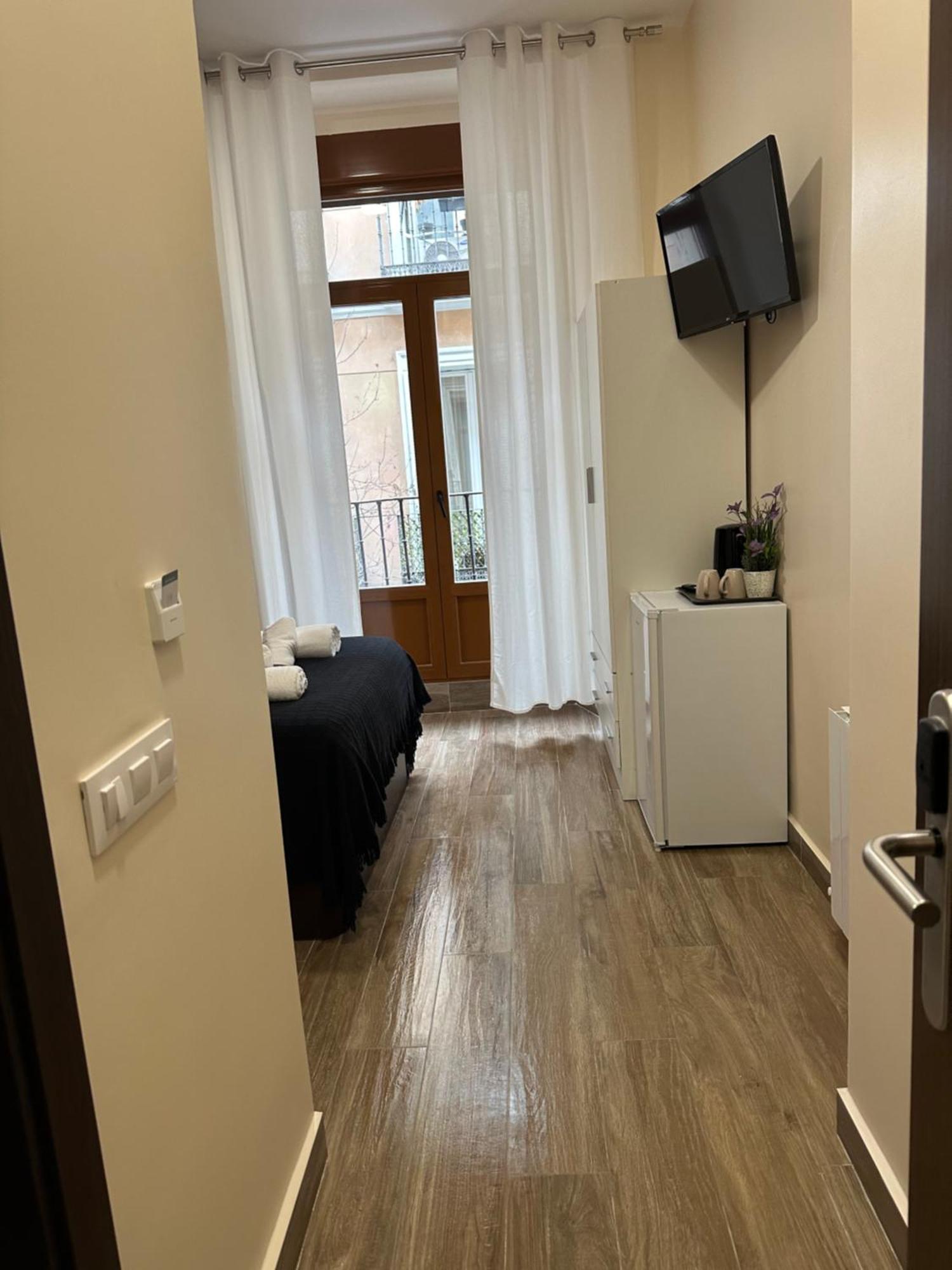 Hostal “ Infantas” Madrid Eksteriør billede