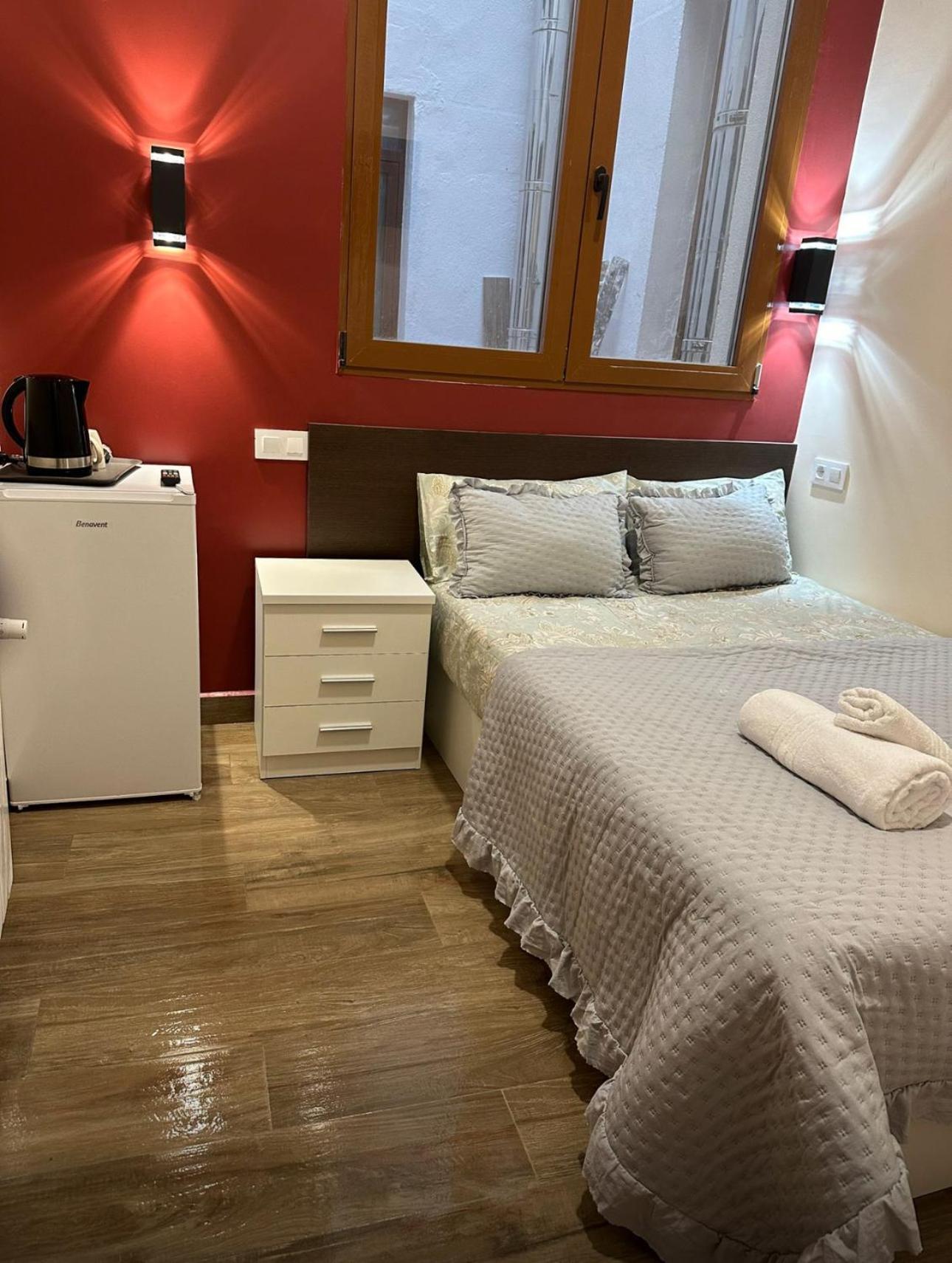 Hostal “ Infantas” Madrid Eksteriør billede